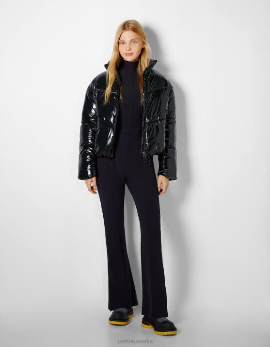 Schwarz Bershka Frauen Vinyl-Pufferjacke H00J1180