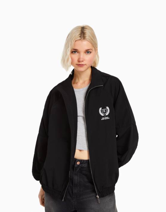 Schwarz Bershka Frauen Windjacke aus Nylon H00J1120