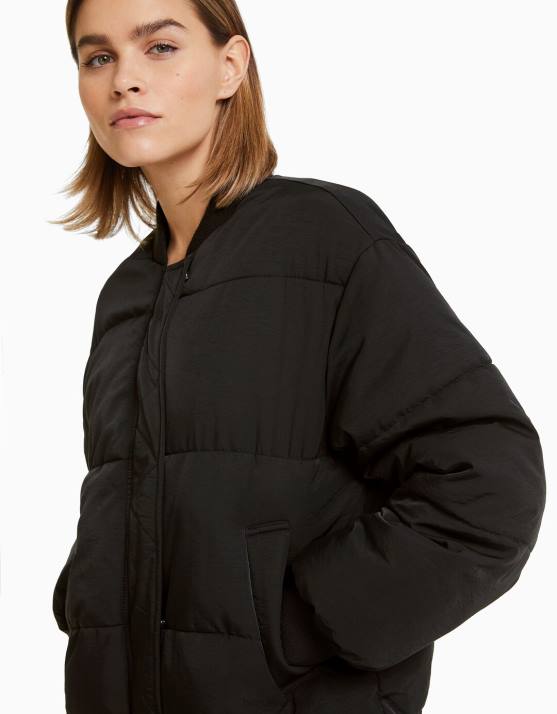 Schwarz Bershka Frauen gesteppte Bomberjacke H00J1139