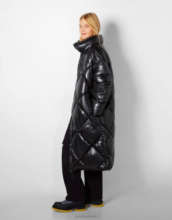 Schwarz Bershka Frauen langer Steppmantel H00J1148
