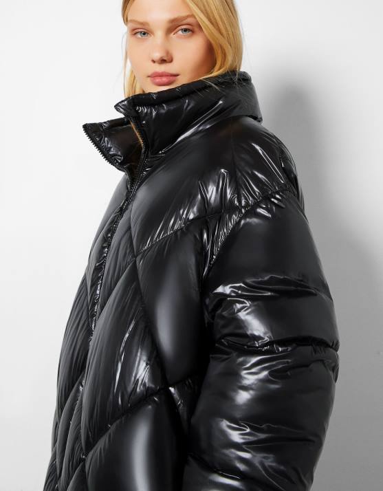 Schwarz Bershka Frauen langer Steppmantel H00J1148