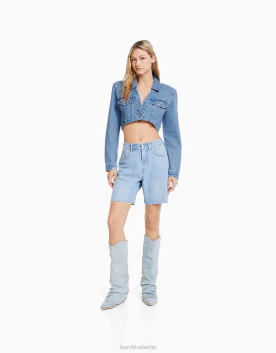 hellblau Bershka Frauen Kurze Jeansjacke mit gepolsterten Schultern H00J1101