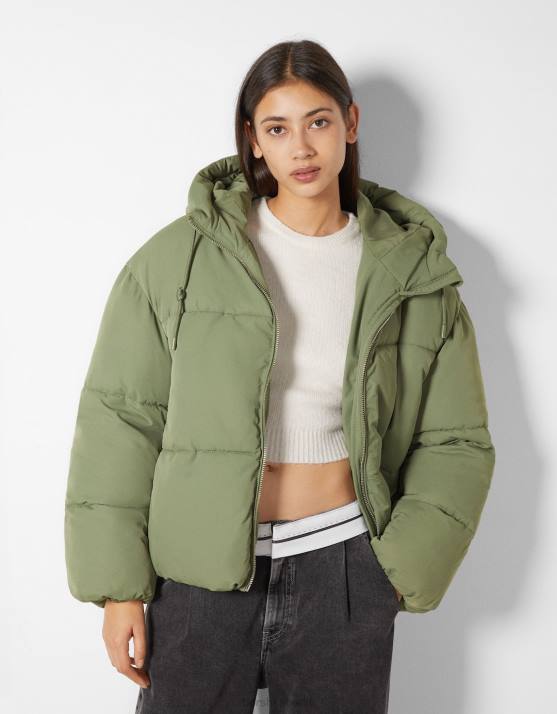 khaki Bershka Frauen Übergroße Pufferjacke mit Kapuze H00J1130