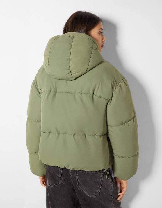 khaki Bershka Frauen Übergroße Pufferjacke mit Kapuze H00J1130