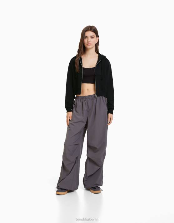 dunkelgrau Bershka Frauen Kurzer Kapuzenpullover mit Reißverschluss H00J1268