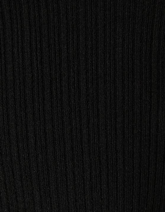 Schwarz Bershka Frauen Rippstrickpullover mit hohem Halsausschnitt H00J1055