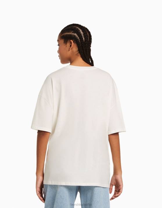Creme Bershka Frauen Kurzarm-T-Shirt mit Aufdruck H00J329