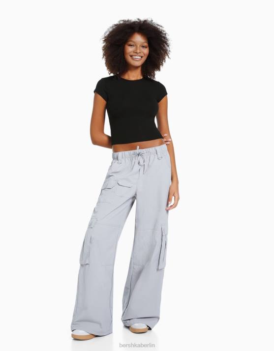 Schwarz Bershka Frauen Geripptes Kurzarm-T-Shirt H00J344