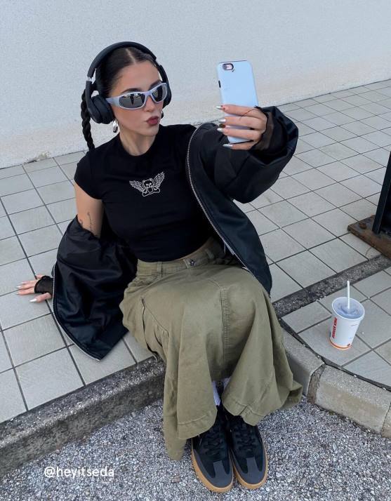 Schwarz Bershka Frauen Kurzarm-T-Shirt mit Aufdruck H00J594