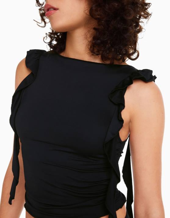 Schwarz Bershka Frauen T-Shirt mit kurzen Ärmeln und Rüschen H00J299