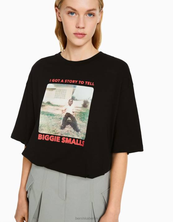 Schwarz Bershka Frauen der berüchtigte B.I.G. Bedrucktes, kastenförmiges, kurzärmliges T-Shirt H00J546