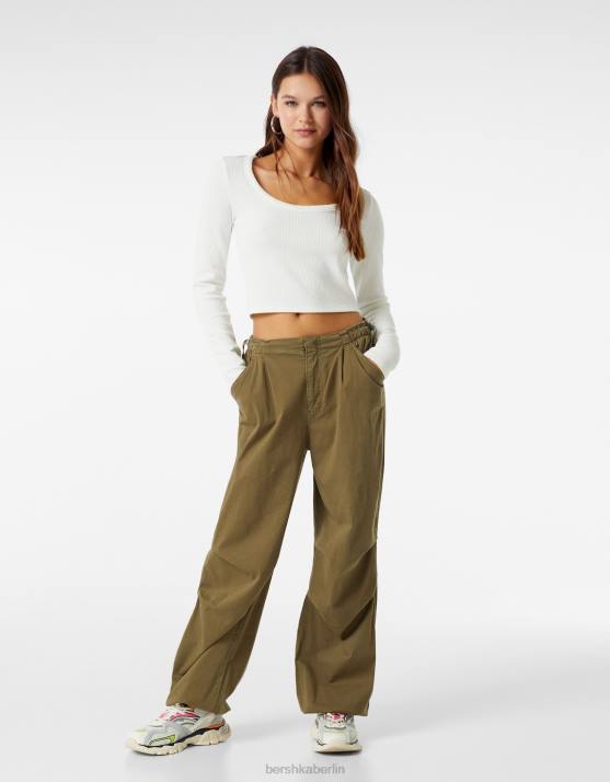 Weiss Bershka Frauen Geripptes, strukturiertes Langarm-T-Shirt H00J590