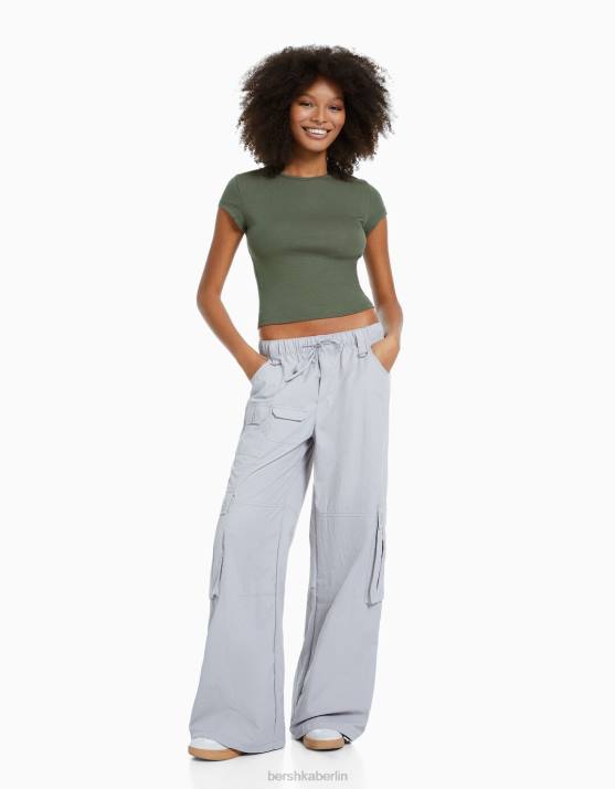 exklusiv Bershka Frauen Geripptes Kurzarm-T-Shirt H00J345