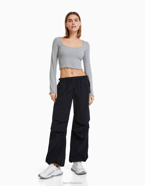 grau Bershka Frauen Langarm-T-Shirt mit Rundhalsausschnitt H00J577