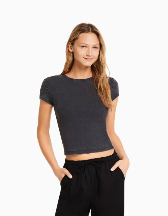 grau Bershka Frauen Tailliertes Kurzarm-T-Shirt H00J481