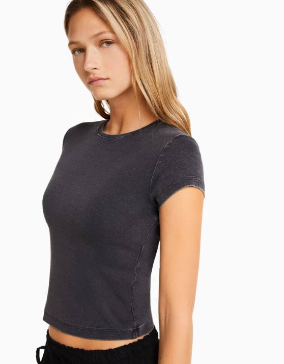 grau Bershka Frauen Tailliertes Kurzarm-T-Shirt H00J481