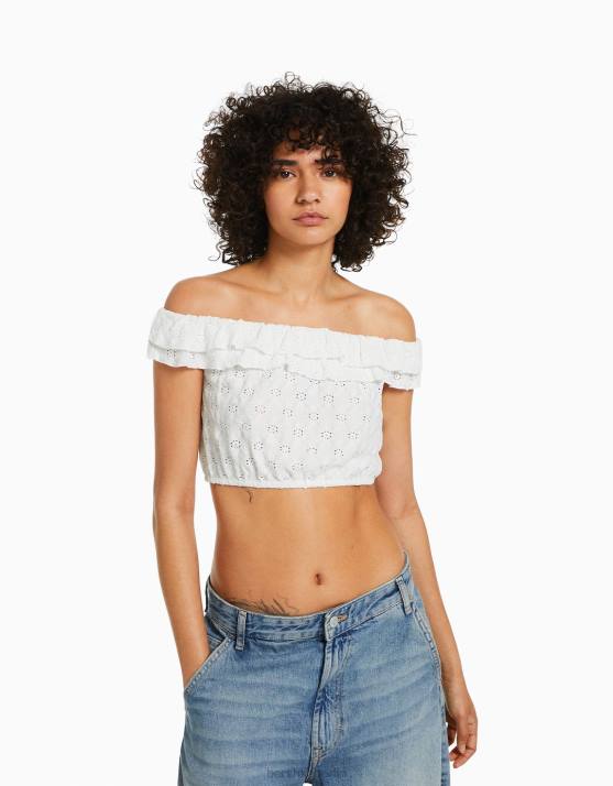Creme Bershka Frauen Schulterfreies Oberteil mit Schweizer Stickerei H00J854