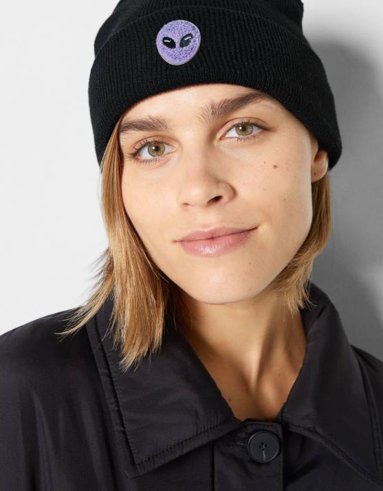 Schwarz Bershka Frauen bestickte Mütze H00J2560