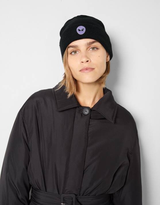 Schwarz Bershka Frauen bestickte Mütze H00J2560