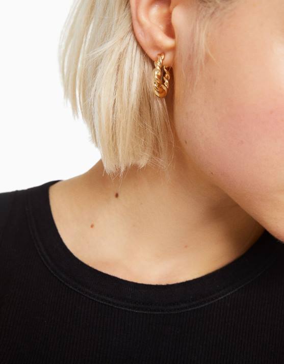 Gold Bershka Frauen Set aus 6 geflochtenen Creolen mit Herzanhänger H00J2492