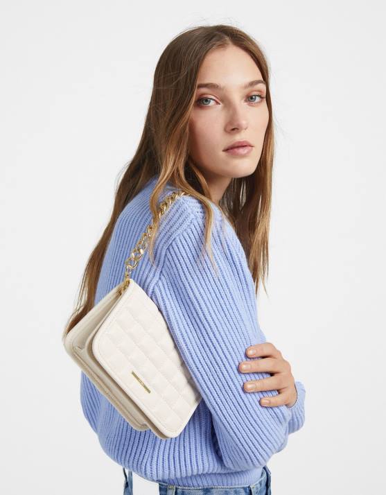 Creme Bershka Frauen gesteppte Handtasche mit Kettenriemen H00J2403