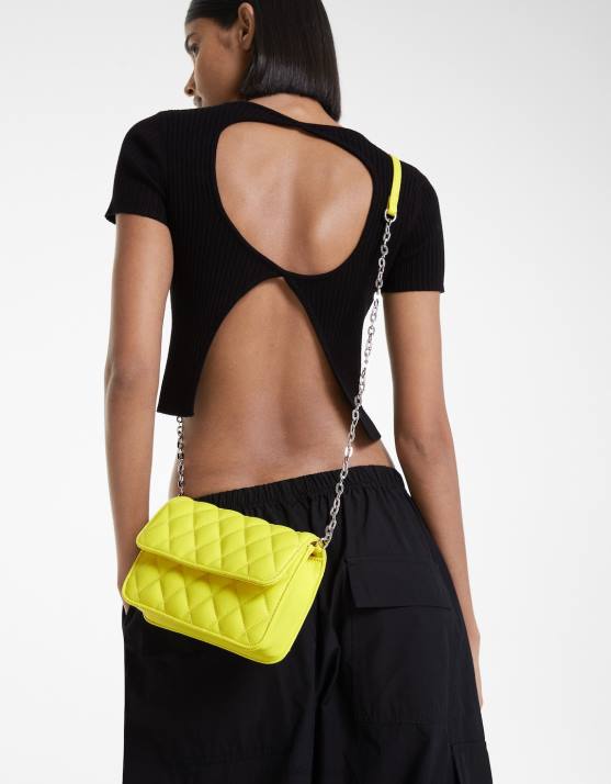 Kalk Bershka Frauen gesteppte Handtasche mit Kettengriff H00J2383