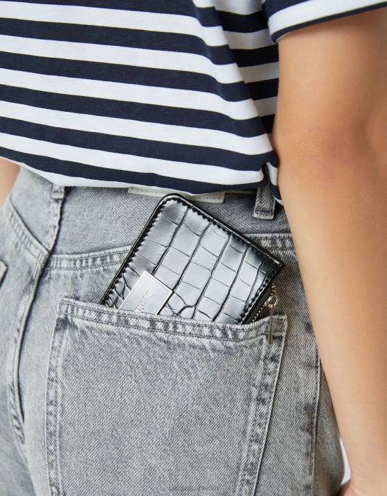 Schwarz Bershka Frauen strukturierter Kartenhalter H00J2389