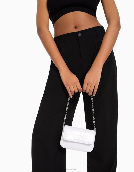 Weiss Bershka Frauen Handtasche mit Kettenimitat aus Lackleder H00J2385