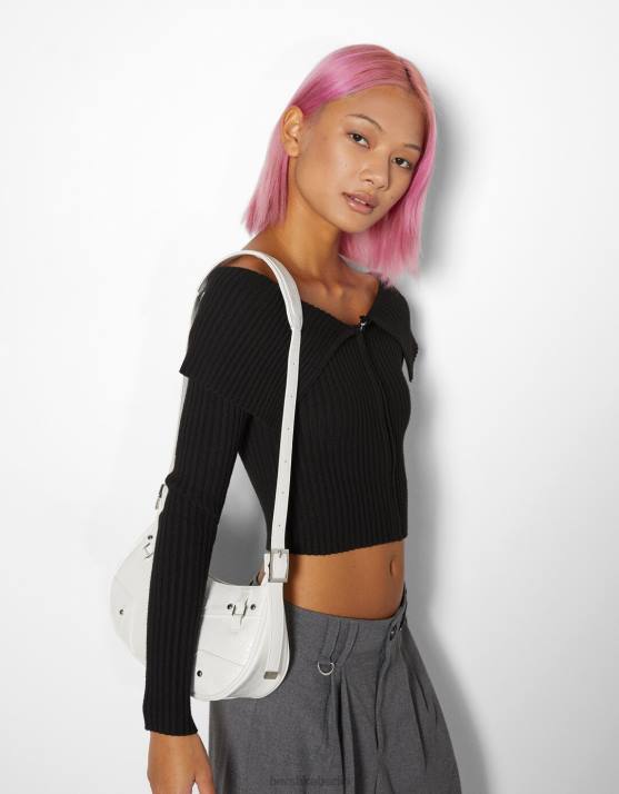 Weiss Bershka Frauen Tasche aus Kunstleder mit Nieten und Riemen H00J1921