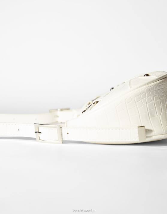 Weiss Bershka Frauen Tasche aus Kunstleder mit Nieten und Riemen H00J1921