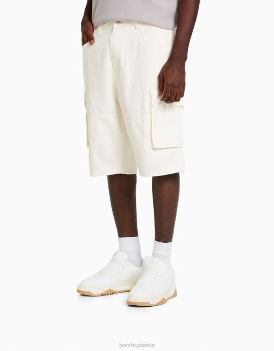 Creme Bershka Männer Baggy-Cargo-Bermudashorts H00J3289