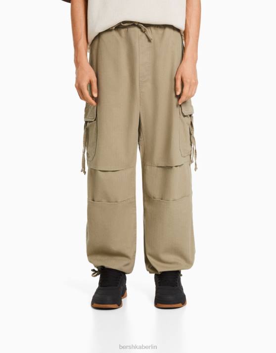 Kamel Bershka Männer bestickte Jogginghose aus Baumwolle H00J3293