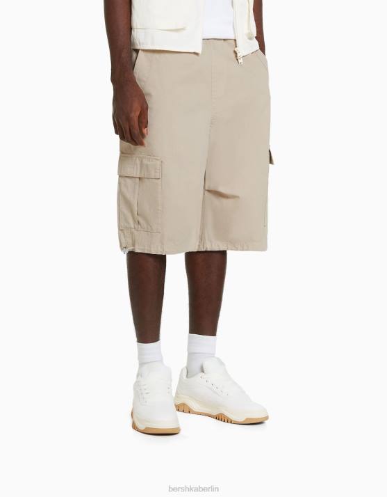 Sand Bershka Männer Bermudashorts aus Fallschirmpopeline H00J3281