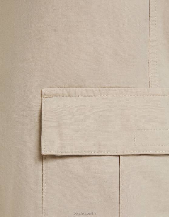 Sand Bershka Männer Bermudashorts aus Fallschirmpopeline H00J3281