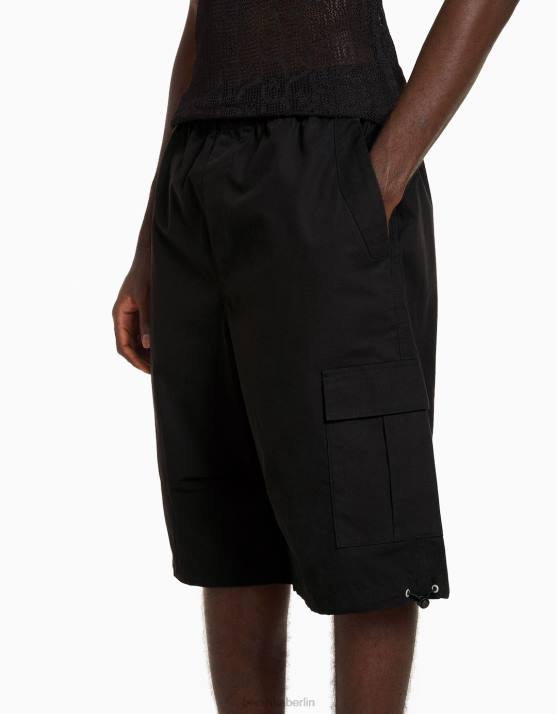 Schwarz Bershka Männer Bermudashorts aus Fallschirmpopeline H00J3280