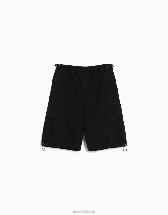 Schwarz Bershka Männer Bermudashorts aus Fallschirmpopeline H00J3280
