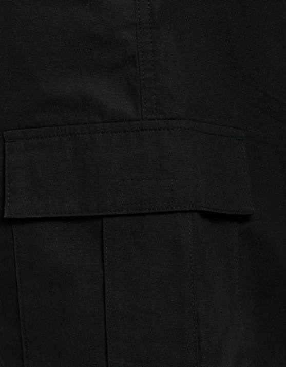 Schwarz Bershka Männer Bermudashorts aus Fallschirmpopeline H00J3280