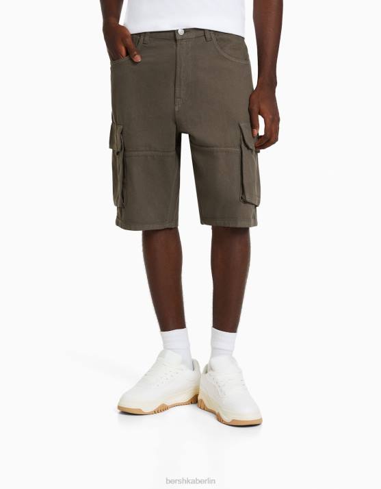 braun Bershka Männer Baggy-Cargo-Bermudashorts H00J3287