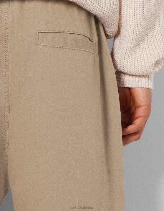 Kamel Bershka Männer Fallschirmhose aus Baumwolle H00J3221