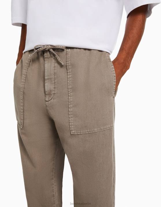 Kamel Bershka Männer Rustikale, locker sitzende Hose H00J3212