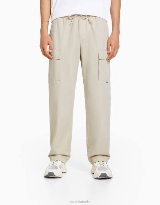 Sand Bershka Männer Cargohose aus Popeline H00J3262
