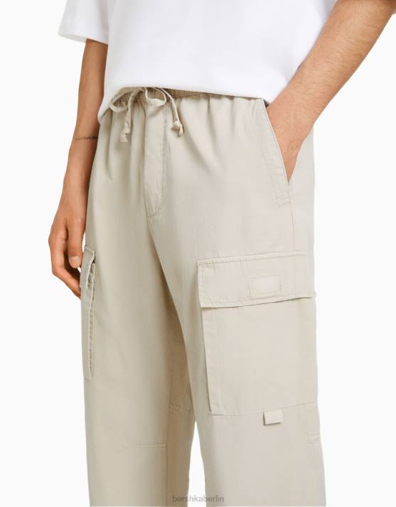 Sand Bershka Männer Cargohose aus Popeline H00J3262