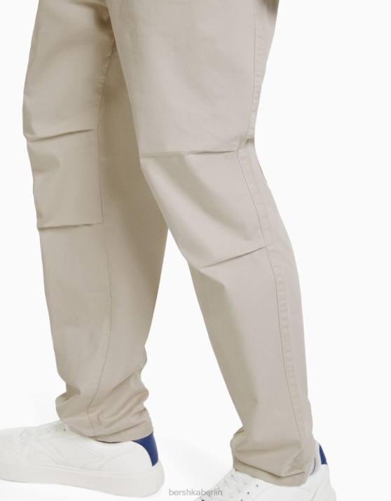 Sand Bershka Männer locker sitzende Baumwollhose H00J3452