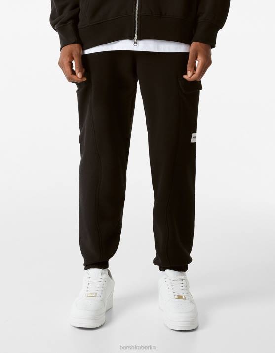 Schwarz Bershka Männer Plüsch-Cargo-Jogger H00J3242