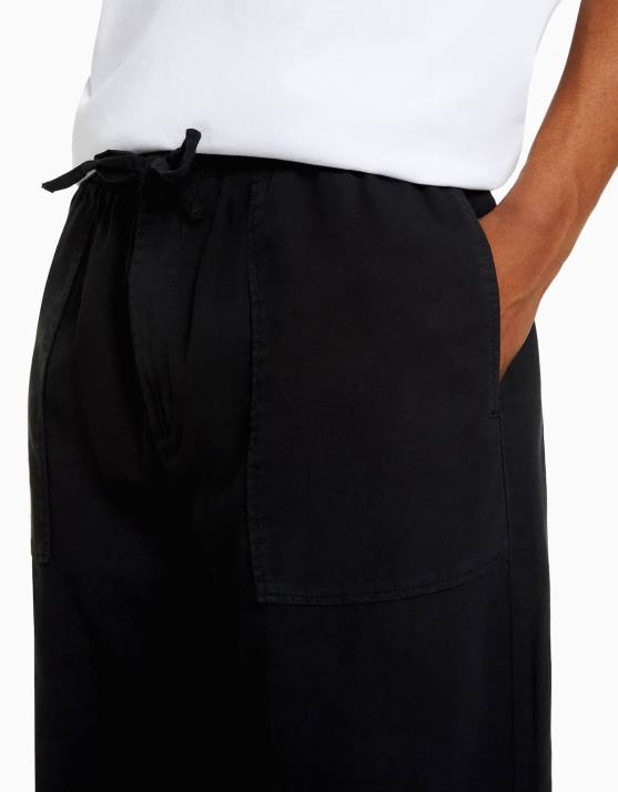 Schwarz Bershka Männer Rustikale, locker sitzende Hose H00J3214