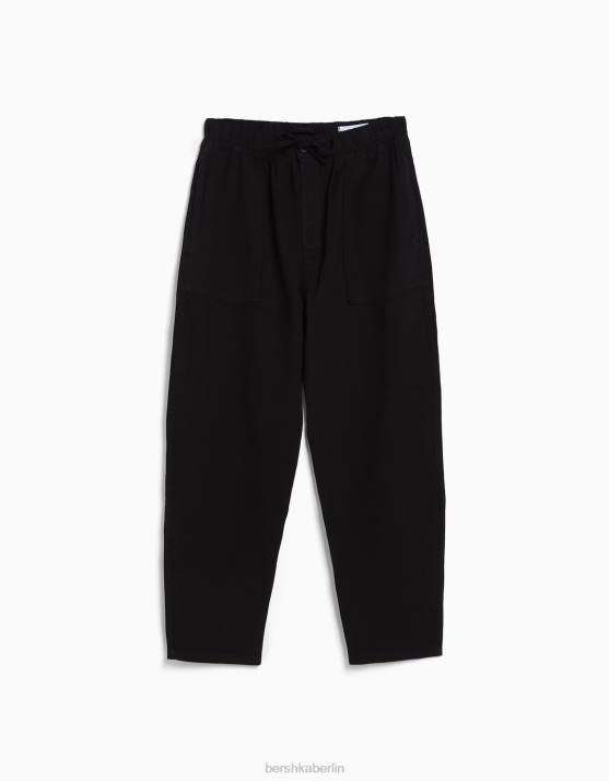 Schwarz Bershka Männer Rustikale, locker sitzende Hose H00J3214