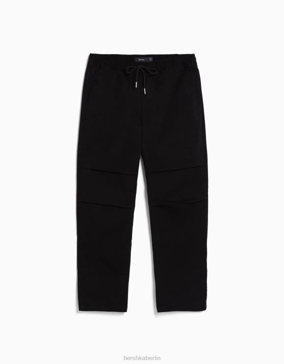 Schwarz Bershka Männer locker sitzende Baumwollhose H00J3276
