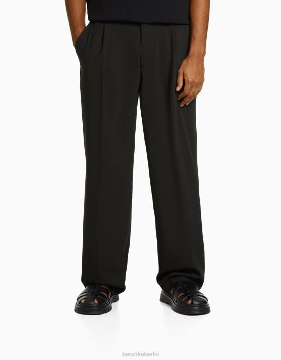 Schwarz Bershka Männer maßgeschneiderte Hose mit Abnähern H00J3034