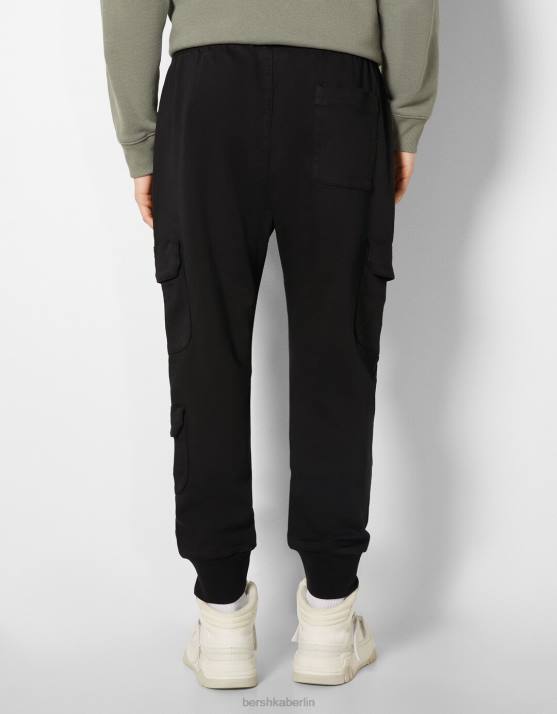Schwarz Bershka Männer schmale Cargo-Jogginghose H00J3224
