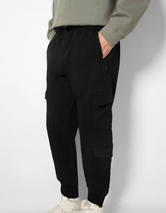 Schwarz Bershka Männer schmale Cargo-Jogginghose H00J3224